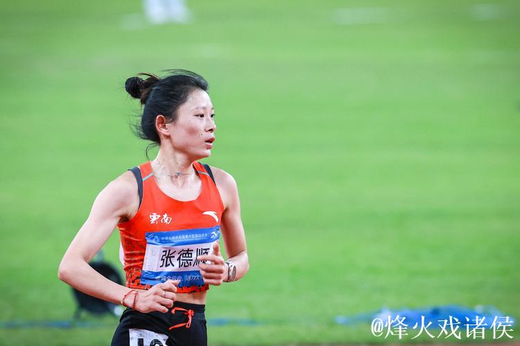 张德顺创中国女子10公里路跑新纪录